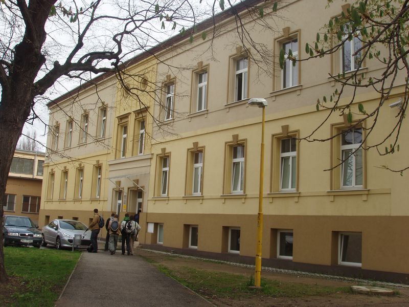 Dekanát a katedra pecí 2.JPG